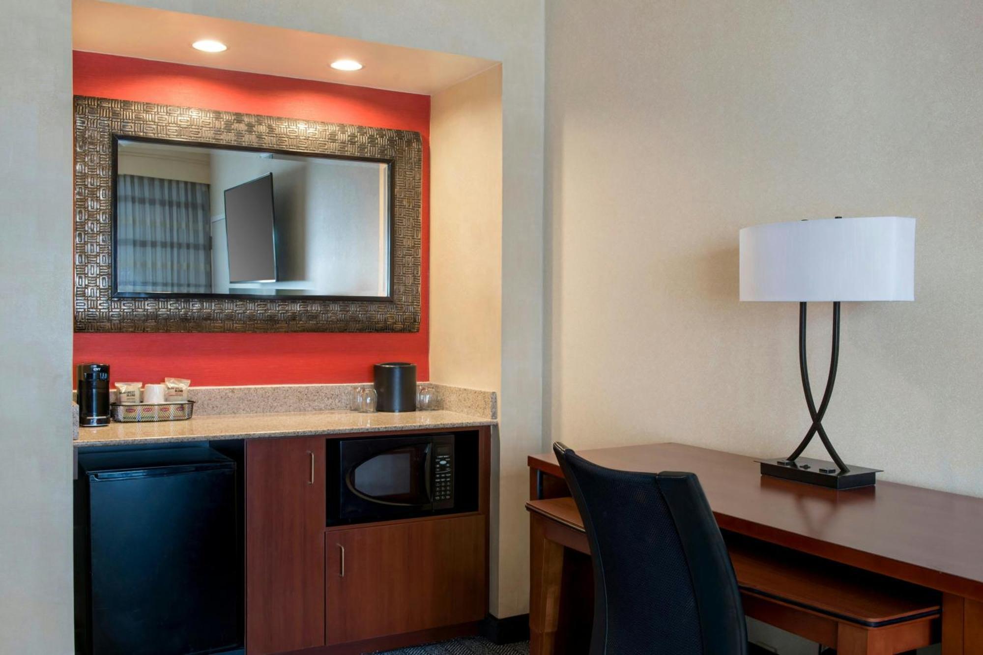 Courtyard By Marriott Mt. Laurel Hotel Mount Laurel Exterior photo