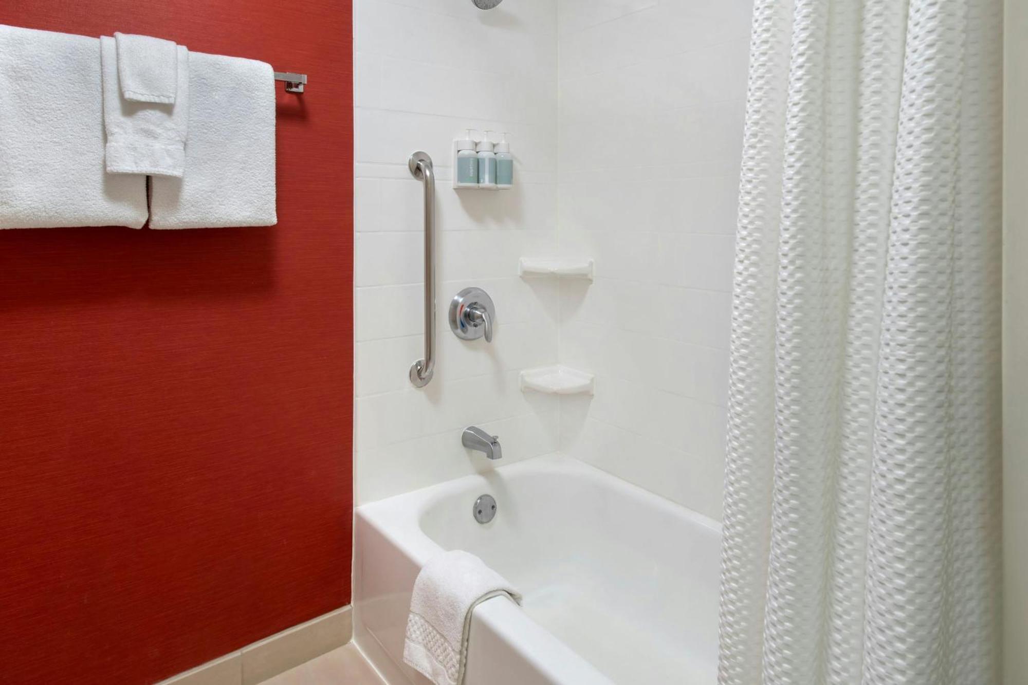 Courtyard By Marriott Mt. Laurel Hotel Mount Laurel Exterior photo