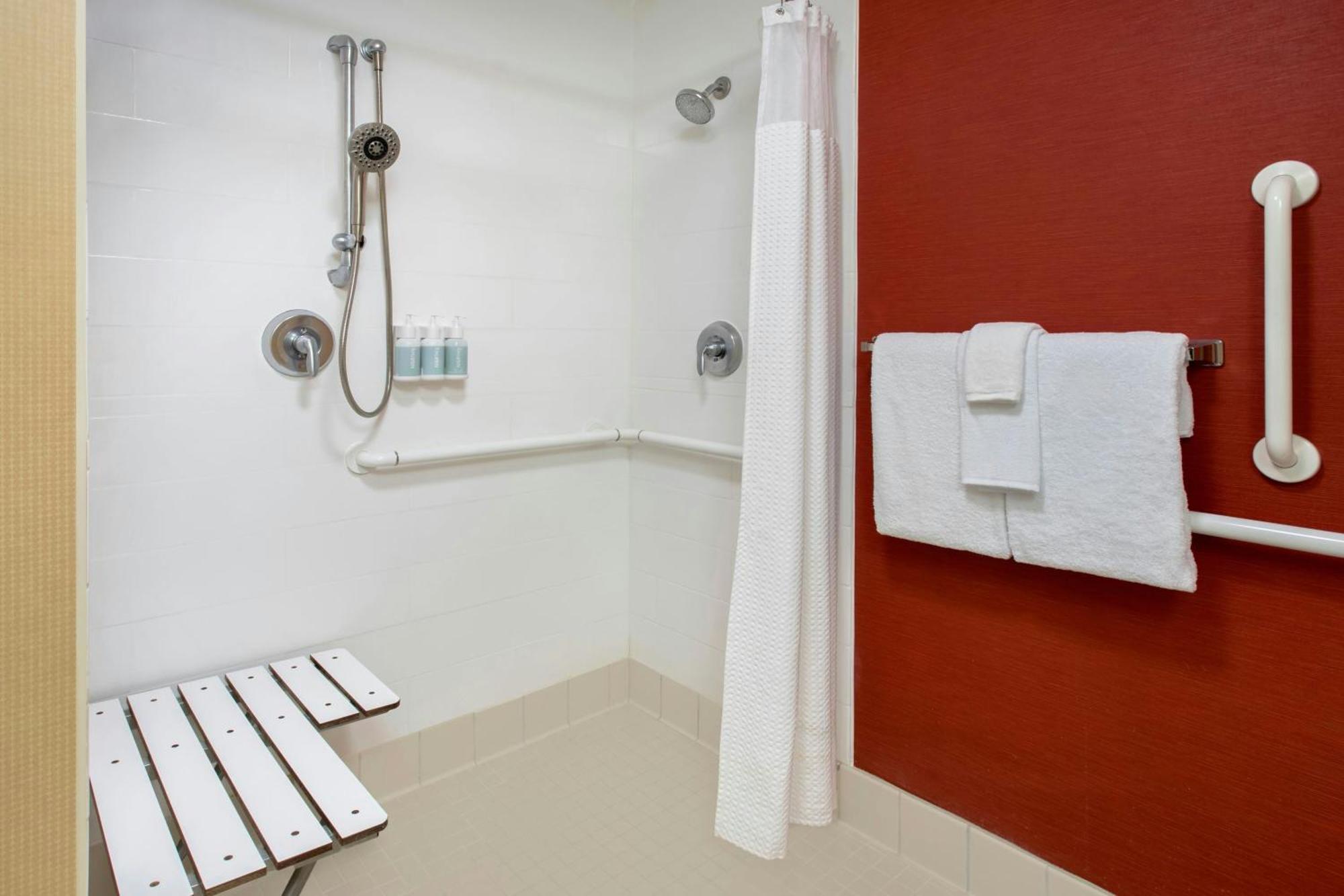 Courtyard By Marriott Mt. Laurel Hotel Mount Laurel Exterior photo