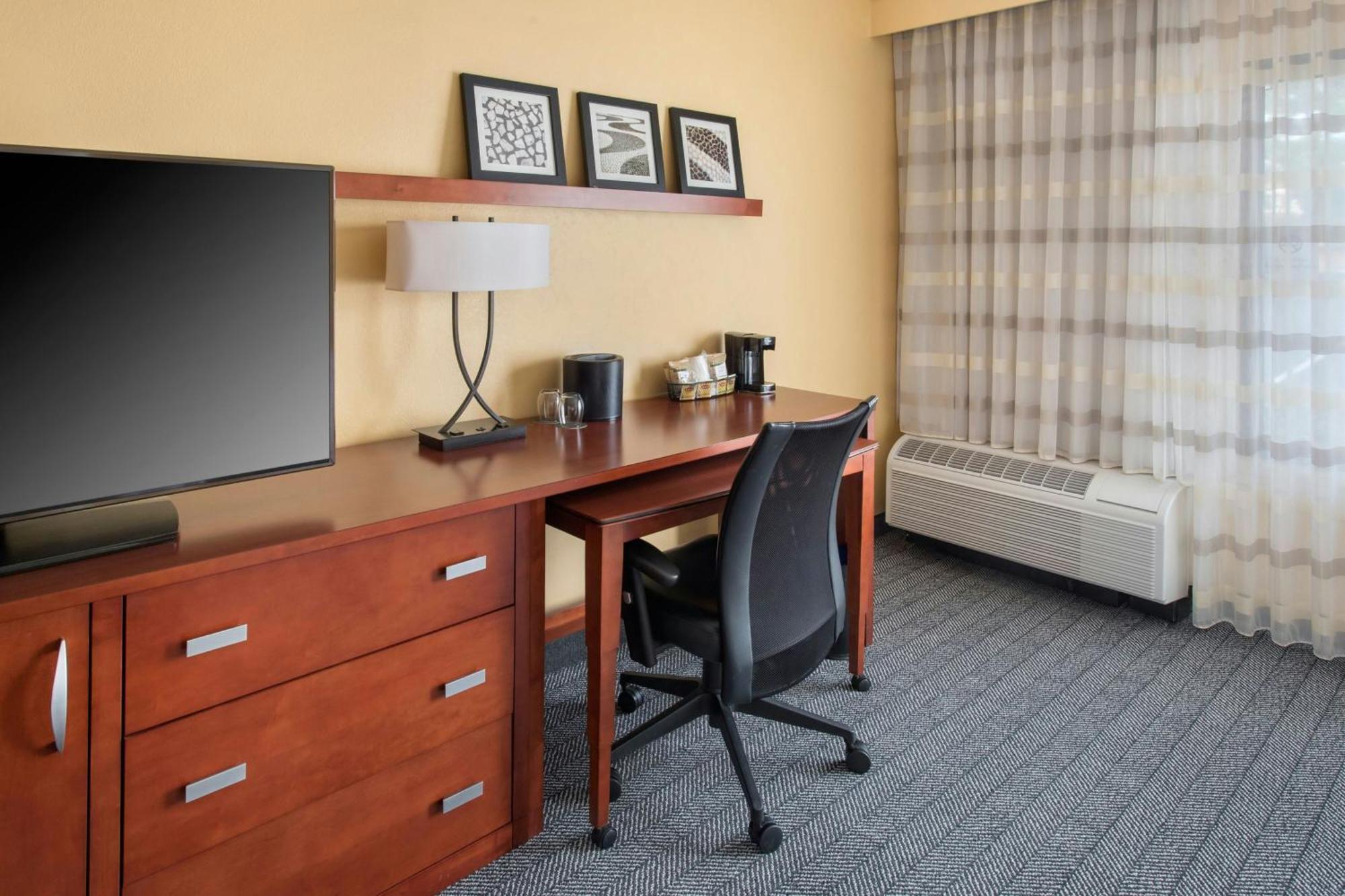Courtyard By Marriott Mt. Laurel Hotel Mount Laurel Exterior photo